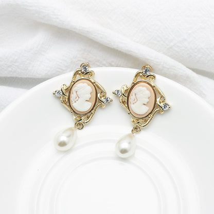 Retro Embossed Mirror Elegant Beauty Earrings
